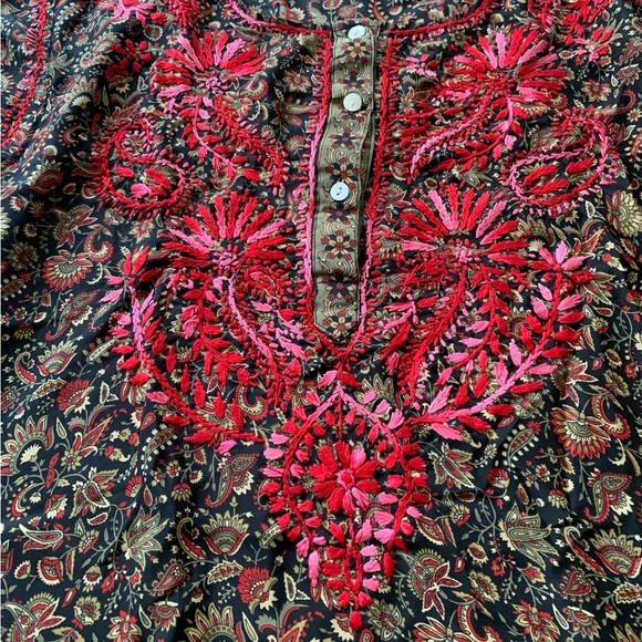 Indu embroided silk blouse. - Picture 7 of 9